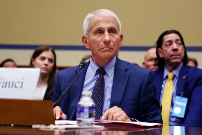 Anthony Fauci, der ehemalige oberste Corona-Berater der US-Regierung, im Juni vor dem Untersuchungsausschuss, der sich mit dem Ursprung der Pandemie befasst. (Archivbild) corona