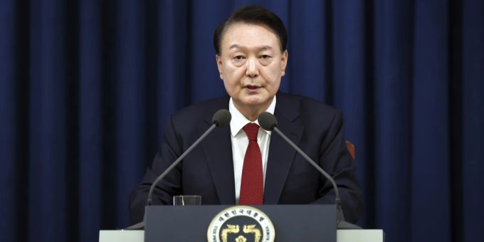 Gegen Südkoreas Präsident Yoon Suk Yeol wird wegen Hochverrats ermittelt. Südkorea Präsident