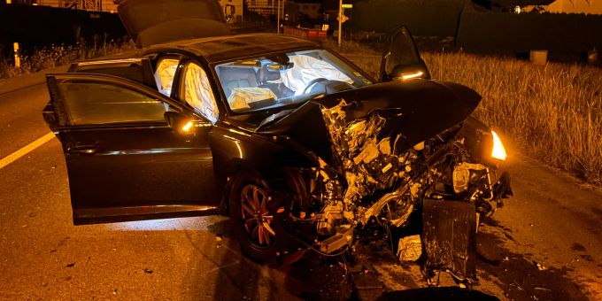 Der Fahrer wurde leicht bis mittelschwer verletzt. Unfall