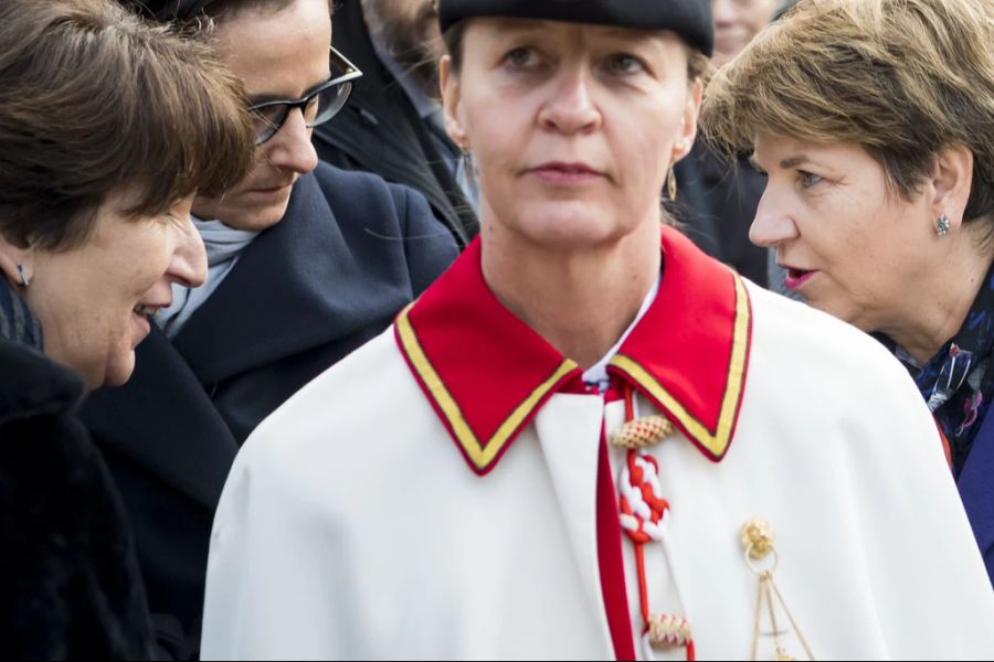 Von Anfang an dabei: Brigitte Hauser-Süess (links) und Viola Amherd (rechts) unterhalten sich, während des offiziellen Empfangs der neugewählten Bundesrätin in Sitten VS, am 13. Dezember 2018.