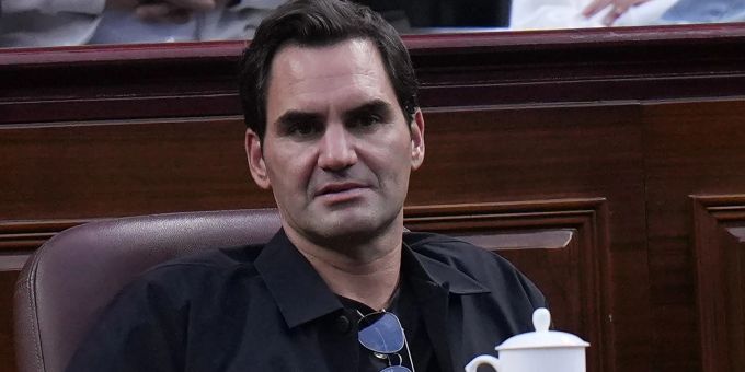 Roger Federer verfolgt den Final zwischen Jannik Sinner und Novak Djokovic. Roger Federer