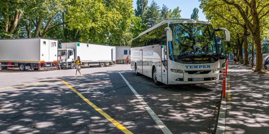 Der Bus Parkplatz beim Inseliplatz in der Stadt Luzern.
