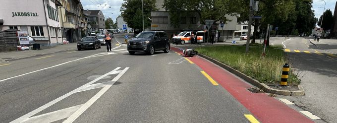 Die Rollerfahrerin wurde leicht verletzt bei dem Unfall. Rollerfahrerin