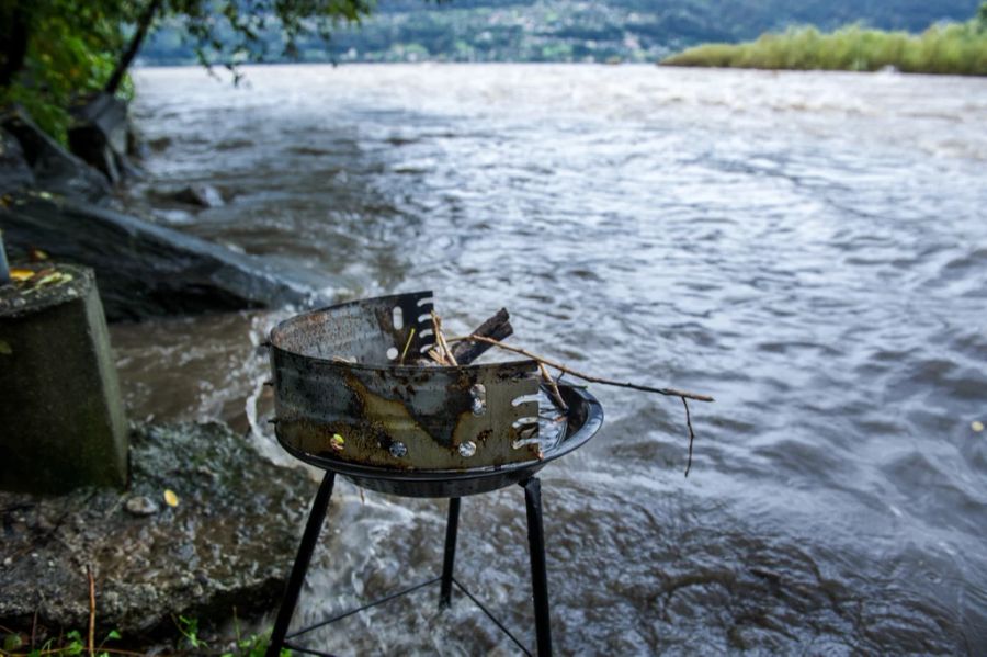 Bei knapp 20 Grad herrschen nicht gerade die besten Voraussetzungen für ein Grillfest.