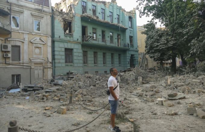 Zerstörte Häuser in Odessa. Selenskyj krieg ukraine russland