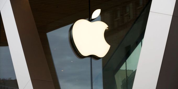 Ein Apple Store im New Yorker Stadtteil Brooklyn. Der Konzern steht an der Spitze der 100 wertvollsten börsennotierten Firmen der Welt. Ein Apple Store im New Yorker Stadtteil Brooklyn. Der Konzern steht an der Spitze der 100 wertvollsten börsennotierten Firmen der Welt.