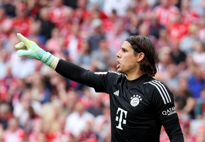 Hat bei Bayern München offenbar eine Ausstiegsklausel: Yann Sommer. Yann Sommer Bayern München