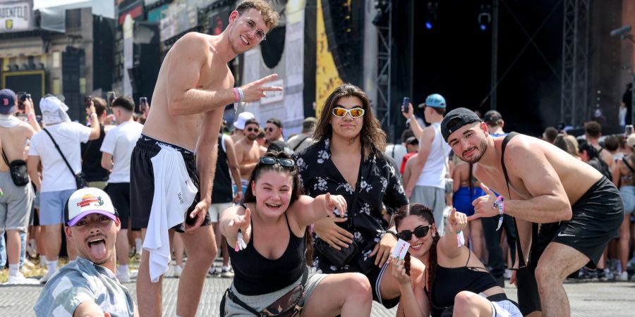 Die Stimmung am ersten Tag des Openair Frauenfeld ist grossartig.