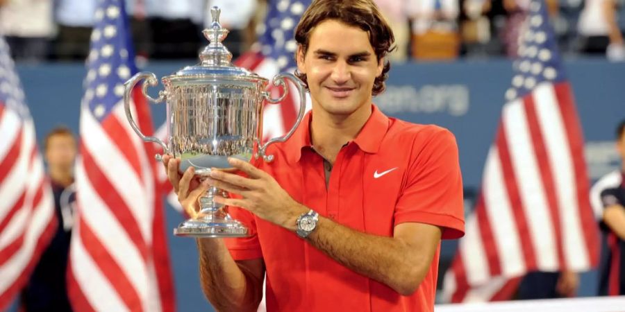 23. Rekord egalisiert mit dem 5. US-Open-Titel 2008 – Die epische Fünfsatz-Niederlage im wohl besten Tennis-Match aller Zeiten steckt Roger Federer an den US Open 2008 noch in den Knochen. Dennoch holt sich Federer rund eineinhalb Monat später seinen 5. US-Open-Titel und seinen 13. Grand-Slam-Titel insgesamt. Mit seinem klaren Finalsieg über Andy Murray egalisiert er den Rekord von Jimmy Connors und Pete Sampras. Und stellt sein Selbstvertrauen wieder her.