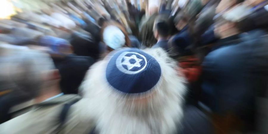 Mann mit Kippa in berliun