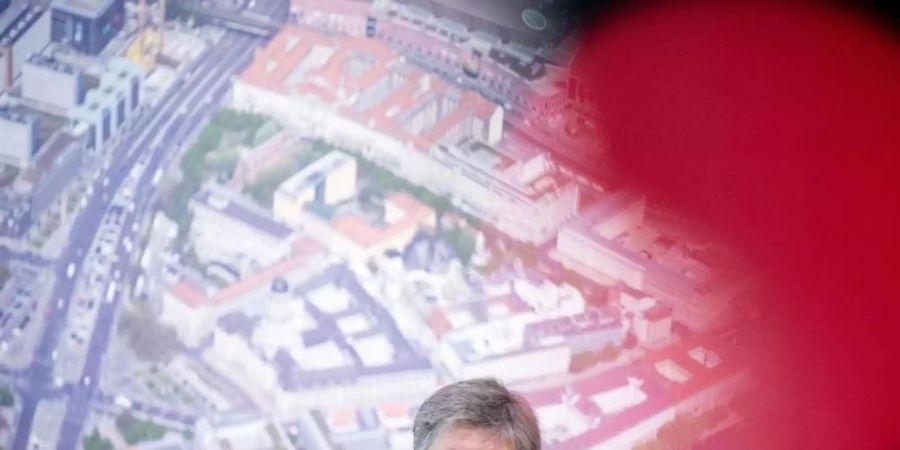 Katrin Lompscher (Die Linke), Berliner Senatorin für Stadtentwicklung und Wohnen: Der geplante Mietendeckel in Berlin wird voraussichtlich weniger Mietsenkungen bringen als zunächst geplant. Foto: Kay Nietfeld