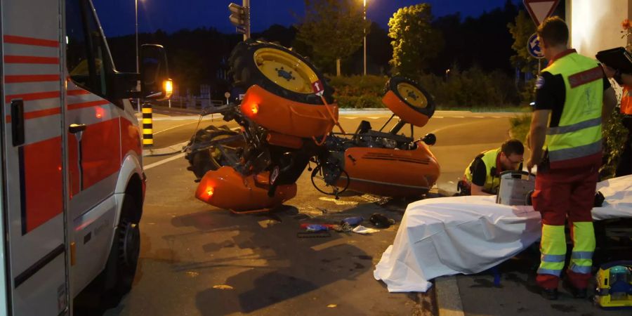 Umgekippter Traktor