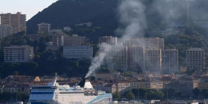 Fähre auf dem Weg von Marseille nach Korsika Fähre auf dem Weg von Marseille nach Korsika