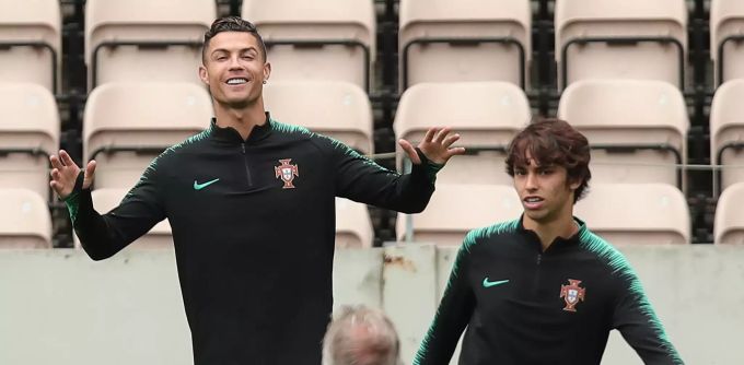 Im portugiesischen Nationalteam verstehen sich Cristiano Ronaldo und Joao Felix blendend. Joao Felix Cristiano Ronaldo