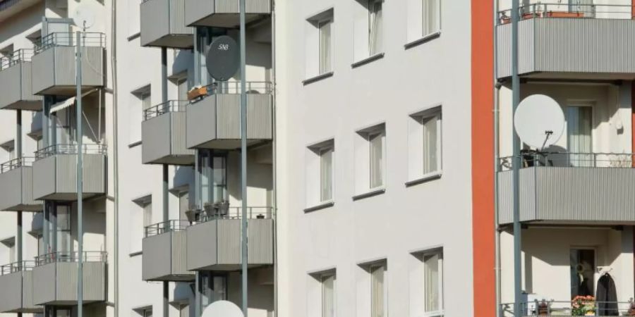 Künftig sollen die Mieten aus sechs statt nur vier Jahren in diesen Vergleichswert einfliessen. Foto: Boris Roessler/dpa