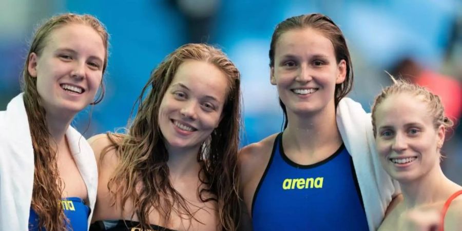 Haben sich das Olympia-Ticket gesichert: Die 4 x 200 Meter Staffel der Frauen: Isabel Gose (l-r), Marie Pietruschka, Annika Bruhn und Reva Foos. Foto: Bernd Thissen