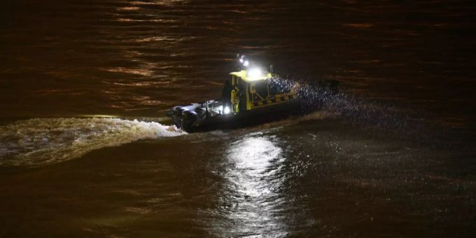 Die Suche nach Vermissten des Schiffsunfall auf der Donau in Budapest dauerte die ganze Nacht an. Schiffsunfall Donau Budapest