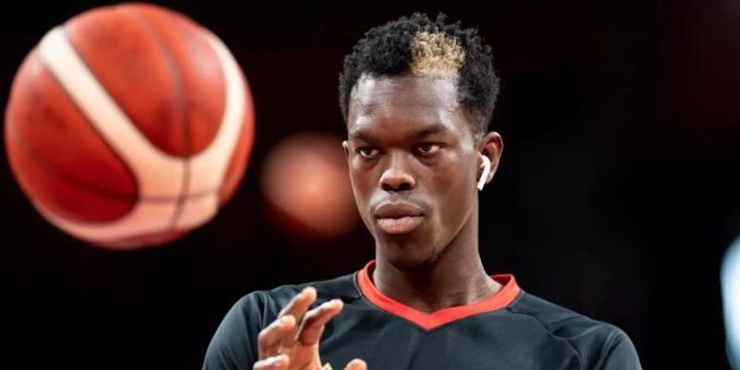 Steht nach der schwachen WM-Leistung in der Kritik: Dennis Schröder. Foto: Swen Pförtner Steht nach der schwachen WM-Leistung in der Kritik: Dennis Schröder. Foto: Swen Pförtner
