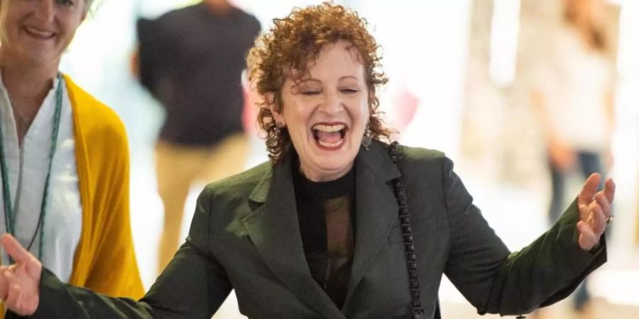 Nan Goldin kommt zur Verleihung des Ruth Baumgarte Kunstpreises. Foto: Christophe Gateau