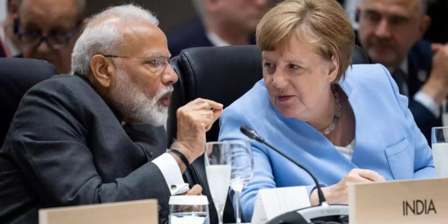 Zwiegespräch: Der indische Premierminister Narendra Modi, Premierminister und Bundeskanzlerin Angela Merkel bei der ersten Arbeitssitzung des G20-Gipfels. Foto: Bernd von Jutrczenka