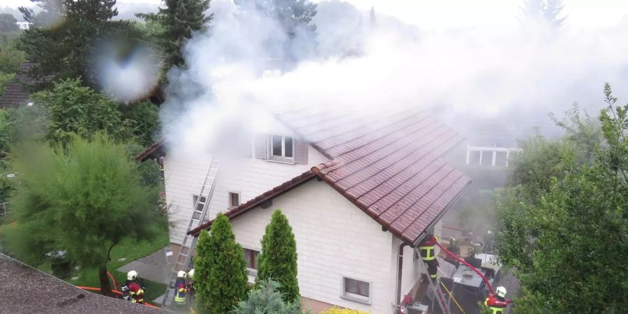 Im Einfamilienhaus brach Feuer aus.