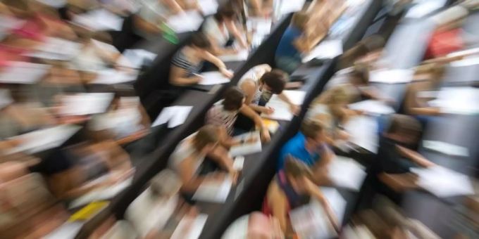 Nach sieben Jahren wird überprüft, ob die «Elite-Unis» jeweils noch die Fördervoraussetzungen erfüllen. Foto: Uwe Anspach/Illustration Nach sieben Jahren wird überprüft, ob die «Elite-Unis» jeweils noch die Fördervoraussetzungen erfüllen. Foto: Uwe Anspach/Illustration