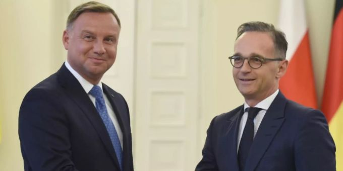 Maas (r.) am Mittwoch beim polnischen Präsidenten Andrzej Duda Maas (r.) am Mittwoch beim polnischen Präsidenten Andrzej Duda
