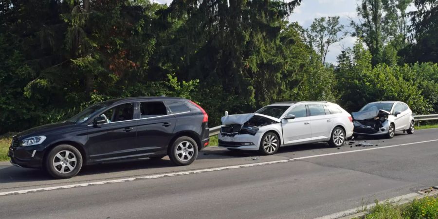 Auffahrkollision zwischen drei Autos