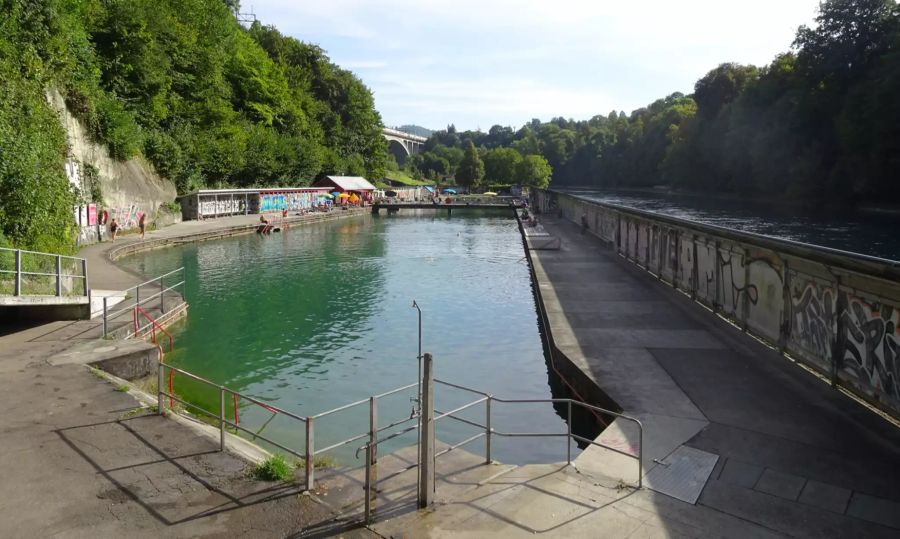 Das Lorrainebad in Bern. Unweit dieses Beckens gibt es ein FKK-Abteil.