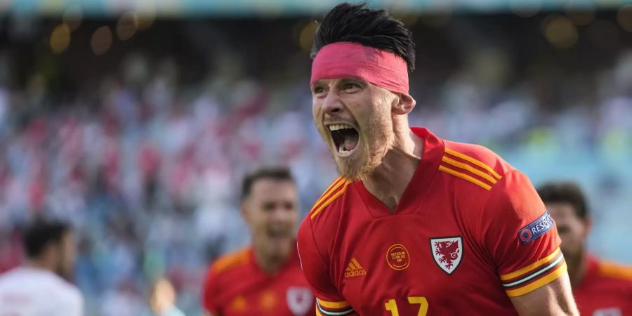 Der Mann mit dem Turban: Kieffer Moore gleicht für Wales aus.