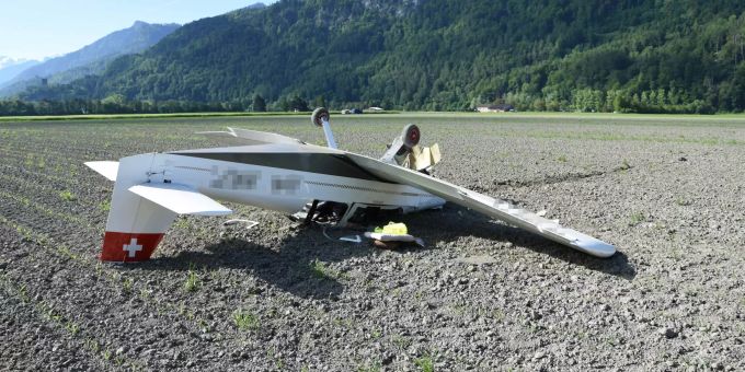 Kleinflugzeug vom Typ Braendli BX-2 (Cherry) musste am Dienstag, 1. Juni 2021 auf einem Feld in Bad Ragaz notlanden. Der Pilot blieb unverletzt. Kleinflugzeug notlandung