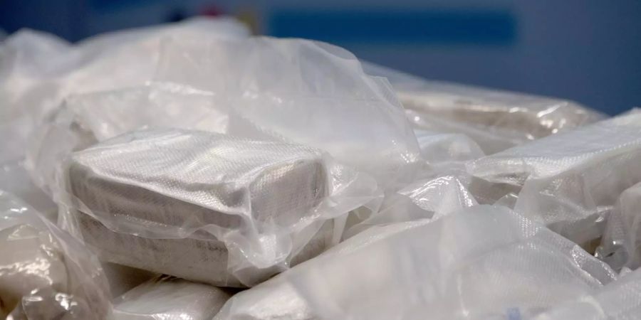 Gestapelte Packungen Heroin.