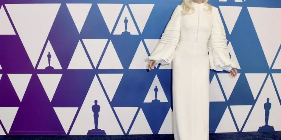 Ein Traum in Weiss: Lady Gaga hat sich für ein Outfit von Louis Vuitton entschieden. Foto: Jordan Strauss/Invision