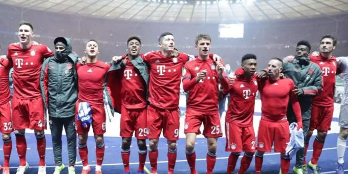 Der FC Bayern München setzte sich in Berlin erst in der Verlängerung durch. Foto: Kay Nietfeld Der FC Bayern München setzte sich in Berlin erst in der Verlängerung durch. Foto: Kay Nietfeld