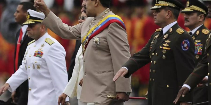 Noch geniesst der venezolanische Präsident Nicolas Maduro den Rückhalt grosser Teile des Militärs. Foto: Fernando Llano/AP