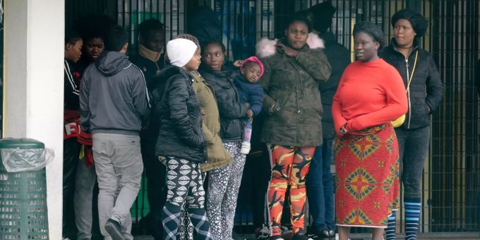 Italien bringt erneut Migranten nach Albanien, ungeachtet rechtlicher Bedenken. (Symbolbild) Migranten