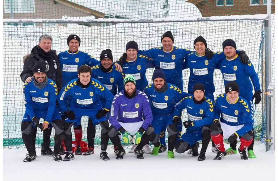 Hakan Yakin und die Stars in Arosa GR – und zehn Kinder aus den Camps können dabei sein.