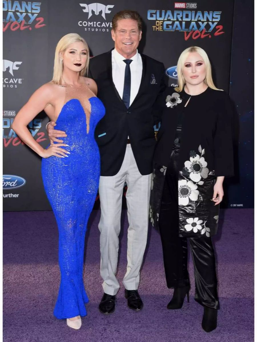 David Hasselhoff posiert mit seinen beiden Töchter Taylor und Hayley für die Kameras.