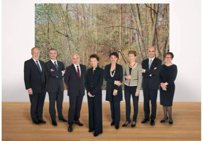 Der Gesamtbundesrat 2012 (von links nach rechts): Bundesrat Johann N. Schneider-Ammann, Bundesrat Didier Burkhalter, Bundesrat Ueli Maurer (Vizepräsident), Bundespräsidentin Eveline Widmer-Schlumpf, Bundesrätin Doris Leuthard, Bundesrätin Simonetta Sommaruga, Bundesrat Alain Berset, Bundeskanzlerin Corina Casanova.