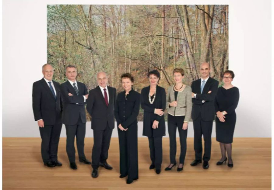 Der Gesamtbundesrat 2012 (von links nach rechts): Bundesrat Johann N. Schneider-Ammann, Bundesrat Didier Burkhalter, Bundesrat Ueli Maurer (Vizepräsident), Bundespräsidentin Eveline Widmer-Schlumpf, Bundesrätin Doris Leuthard, Bundesrätin Simonetta Sommaruga, Bundesrat Alain Berset, Bundeskanzlerin Corina Casanova.