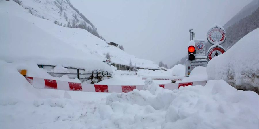 Die Lawinengefahr in den Alpen ist erheblich.