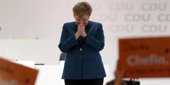 Angela Merkel nach ihrer Rede an der Delegiertenversammlung der CDU in Hamburg. Angela Merkel an der Delegiertenversammlung der CDU in Hamburg.