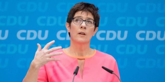 Neue CDU-Chefin - Annegret Kramp-Karrenbauer folgt auf Angela Merkel