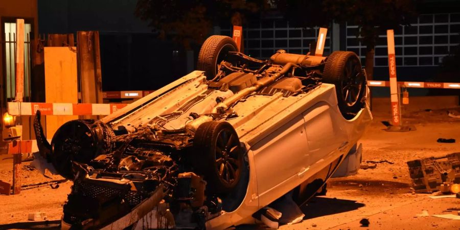 Der 27-Jährige wurde mit unbestimmten Verletzungen vom Rettungsdienst ins Spital gefahren - Kapo St. Gallen