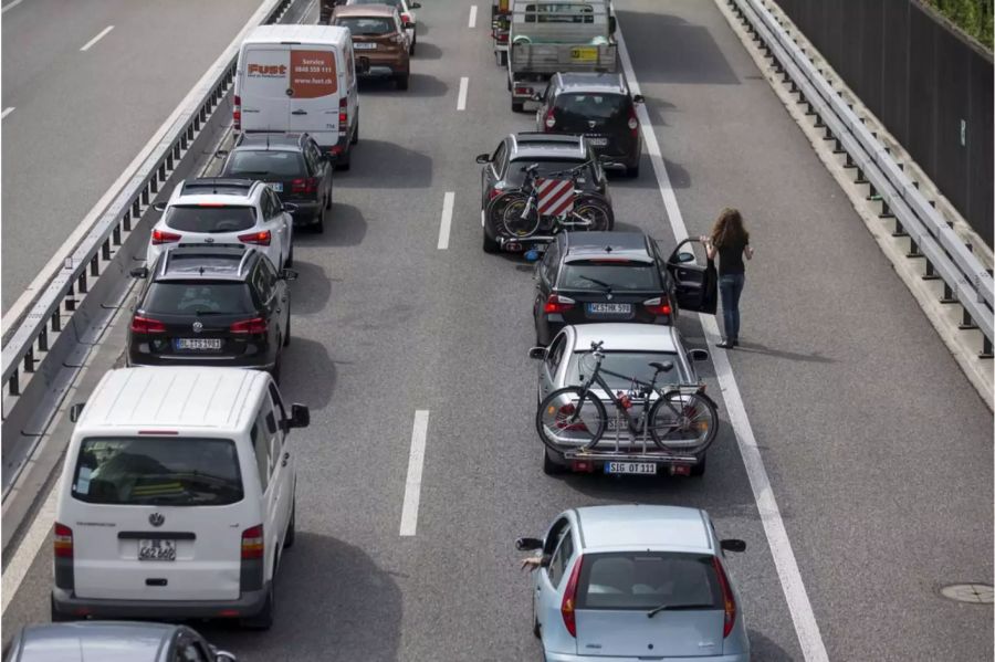 Stau auf einer Autobahn - Keystone