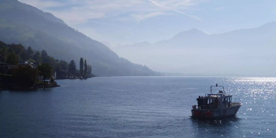 Die Polizei sucht im Zugersee nach vermisster Person.