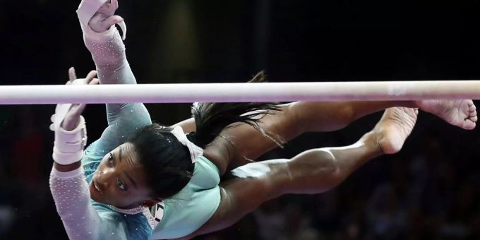 Turn-WM in Doha - Schreckmoment für Biles: Zur Notaufnahme ins Spital
