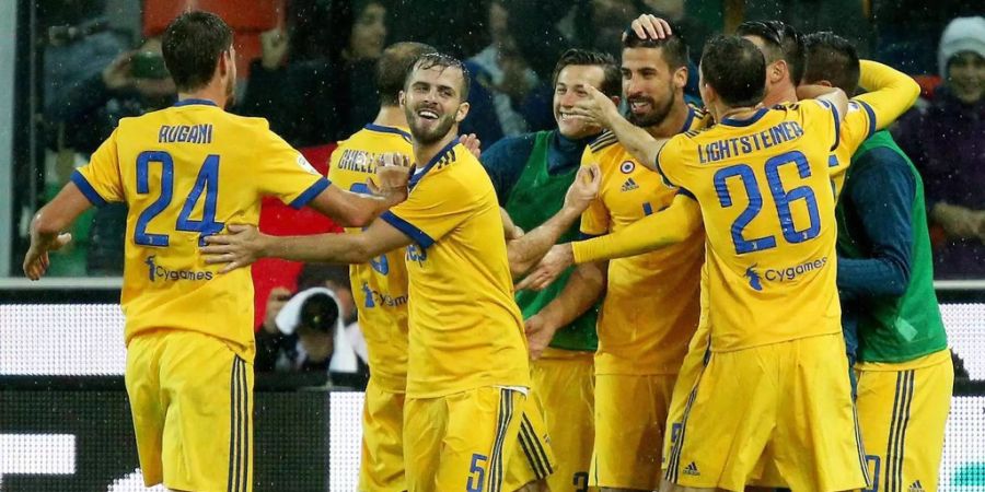 Juventus Turin gewinnt gegen Udinese Calcio gleich mit 6:2. Neben der Höhe des Resultates fällt vor allem der dreifache Torschütze auf: Sami Khedira (30)! Der deutsche Nationalspieler ist nicht gerade als Goalgetter bekannt, doch dieses Wochenende zeigt er für einmal ganz neue Qualitäten.