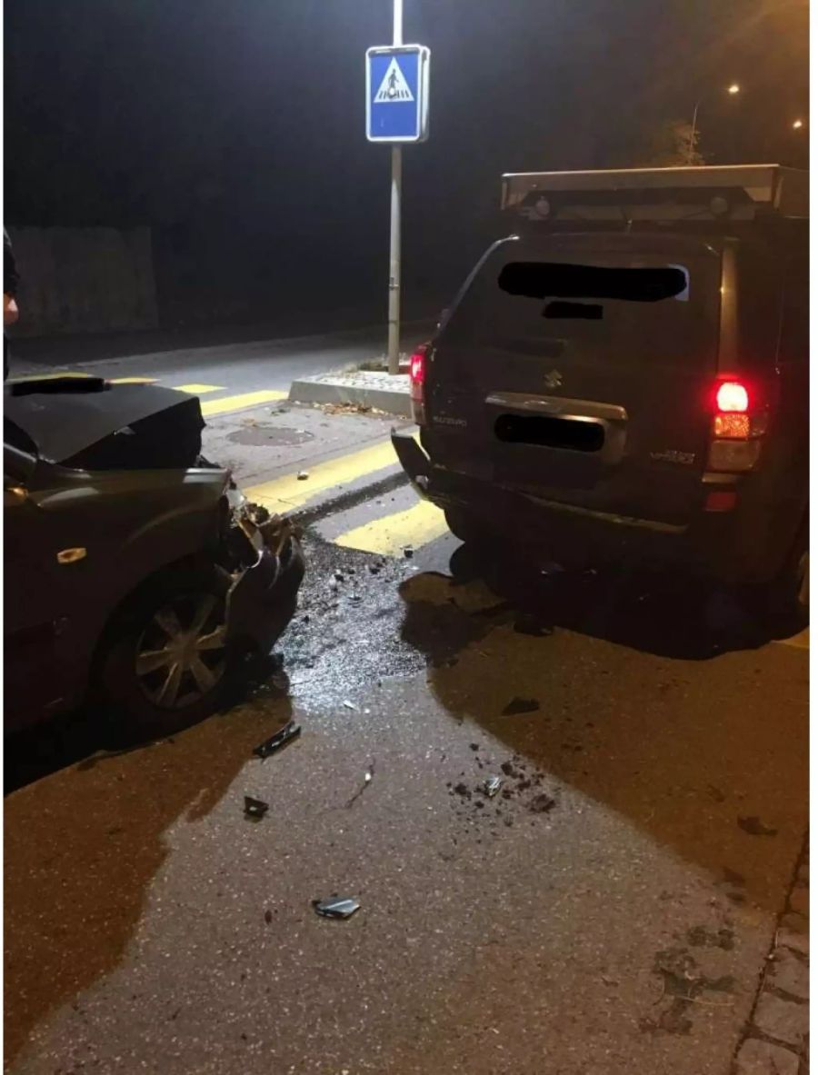 Sowohl die Fussgängerin als auch der Fahrzeuglenker verletzen sich beim Unfall - Kapo Glarus