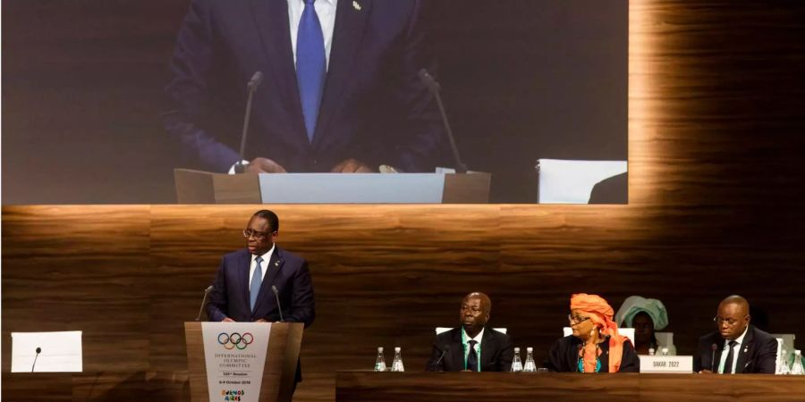 Macky Sall (links), Präsident von Senegal, spricht auf der Versammlung des Internationalen Olympischen Komitees (IOC).